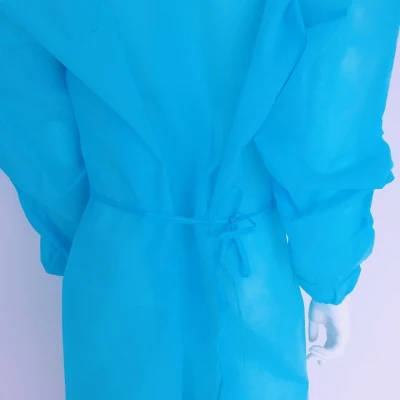L'hôpital stérilisé protecteur médical jetable habille la robe chirurgicale d'isolement de robes non-tissées